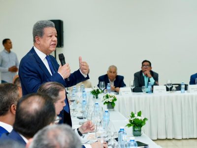 Leonel se reúne con industriales y comerciantes en Santiago, iniciando agenda de 3 días en la provincia