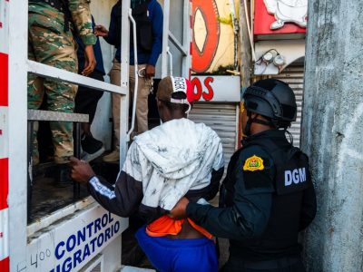 DGM informa que operativo migratorio ejecutado en Los Mina culmina con detención de 454 indocumentados