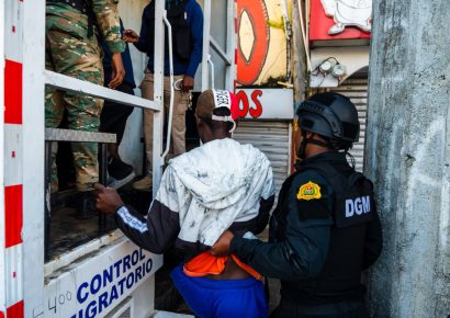 DGM informa que operativo migratorio ejecutado en Los Mina culmina con detención de 454 indocumentados