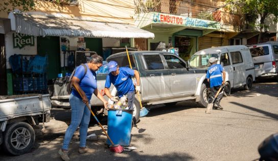 Alcaldía del DN realiza recuperación de espacio público y limpieza en Los Praditos