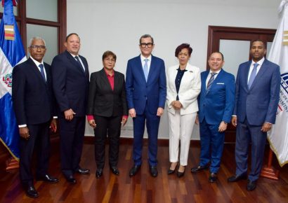 Ministro de Trabajo juramenta a seis nuevos viceministros