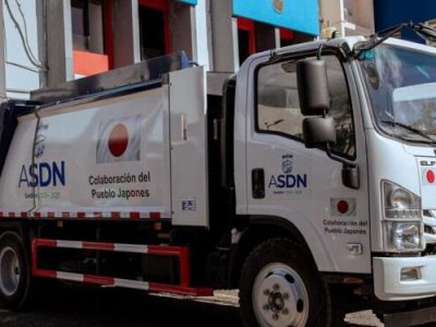 ASDN recibe dos camiones recolectores donados por la Embajada de Japón