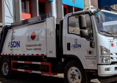 ASDN recibe dos camiones recolectores donados por la Embajada de Japón