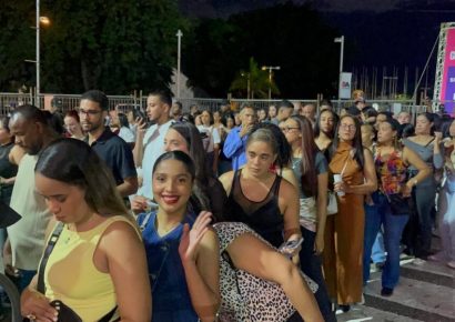 Largas filas rodean el Estadio Cibao a minutos del concierto de Juan Luis Guerra