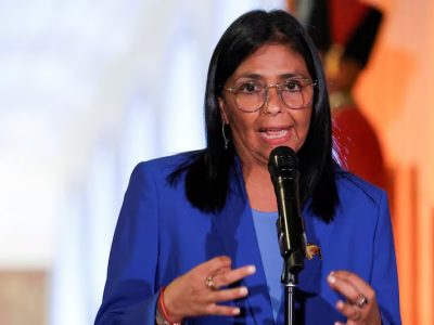 Delcy Rodríguez califica como “socio y amigo” a Donald Trump y le pide cesar el bloqueo contra Venezuela