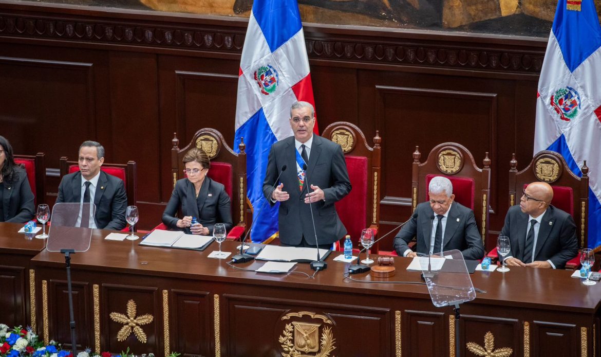 Abinader firma récord histórico con su discurso de rendición de cuentas más extenso