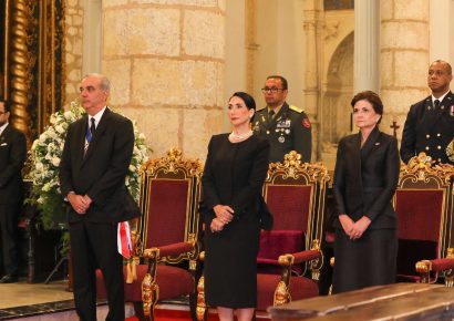 Abinader participa en solemne Tedeum y honra a los Padres de la Patria en el Altar de la Patria