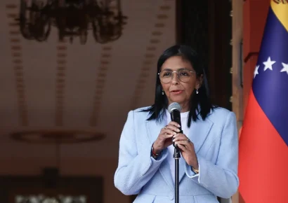 Delcy Rodríguez anuncia que se reunirá “próximamente” con Gustavo Petro