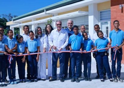 Azua suma 70 nuevas aulas con la inauguración de tres centros educativos