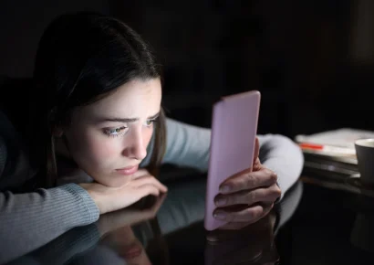 Estudio en España revela que redes sociales generan más ansiedad en chicas que en chicos adolescentes