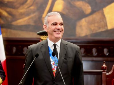 Abinader destaca récord en inversión extranjera y diversificación de exportaciones en 2025