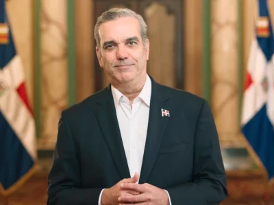 Abinader recibirá la nueva licencia de conducir el 26 de febrero en acto oficial