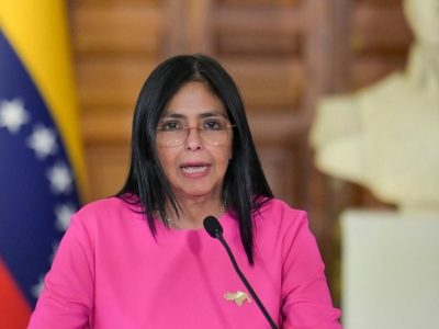 Elecciones en Venezuela serán “libres y justas”, asegura Delcy Rodríguez, pero evita dar plazos