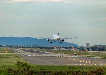 Piloto dominicano sigue detenido en Guinea tras aterrizaje de emergencia