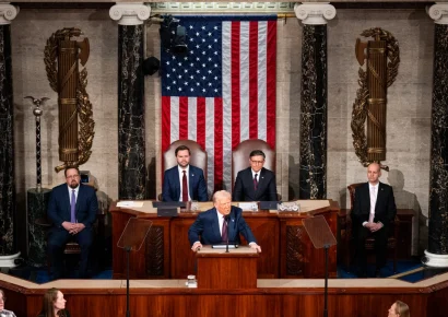 Trump destaca reducción de cruces fronterizos, narcotráfico e inflación en discurso ante el Congreso