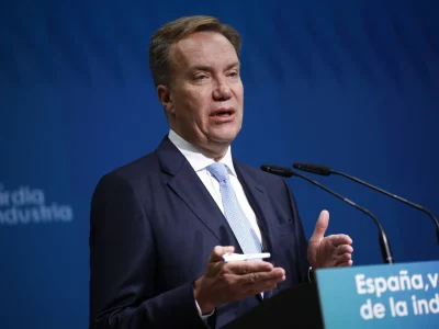 Presidente del Foro Económico Mundial dimite tras vínculos con Jeffrey Epstein