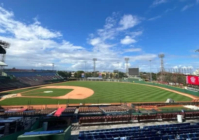 El Quisqueya se acondiciona para los juegos de exhibición de Grandes Ligas