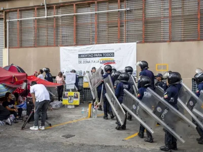Familiares de presos políticos en Caracas llevan más de 48 horas en huelga de hambre