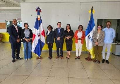 UCADE recibe la visita del embajador de la OEA en República Dominicana