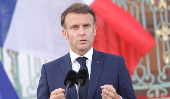 Macron busca «reactivar un canal de diálogo con Rusia con total transparencia»