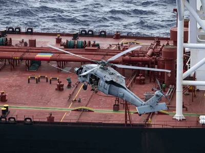 EE. UU. intercepta en el Índico un tercer petrolero acusado de violar bloqueo de crudo