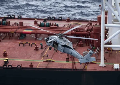 EE. UU. intercepta en el Índico un tercer petrolero acusado de violar bloqueo de crudo