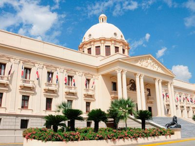 Ciudadanos de Villa Altagracia exigen edificio gubernamental que concentre oficinas públicas