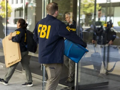 Llevan a tribunales al hombre que simuló ser agente federal para intentar liberar al recluso Mangione