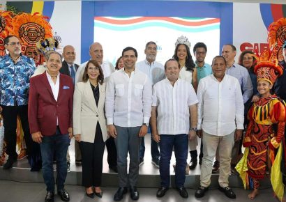 Zoila Luna y Mariano Hernández coronados como soberanos del Carnaval Dominicano 2026