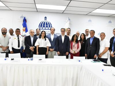 Ministra Faride Raful encabeza reunión para avanzar proyecto de nueva estación de bomberos en Haina
