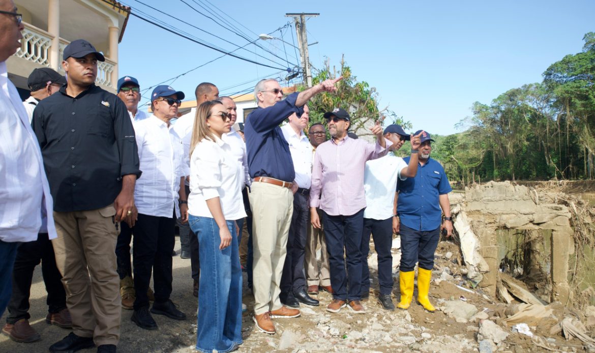Abinader visita Gaspar Hernández y ordena compensaciones por inundaciones
