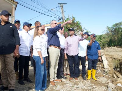 Abinader visita Gaspar Hernández y ordena compensaciones por inundaciones