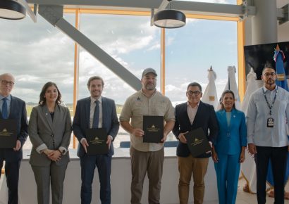Medio Ambiente y Aerodom impulsan proyecto piloto de carbono azul para proteger ecosistemas costeros