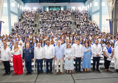 Presidente Abinader lidera graduación de más de 4,000 jóvenes del programa Oportunidad 14-24