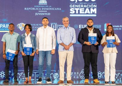 Abinader entrega 8,000 becas del programa Generación STEAM para impulsar el talento tecnológico juvenil