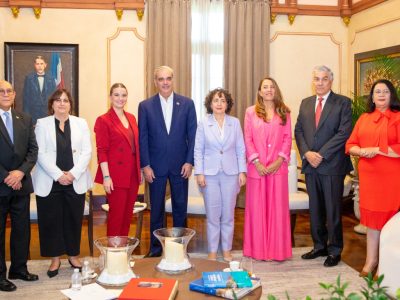 Presidente Abinader recibe a la presidenta del Gobierno de las Islas Baleares en visita de cortesía