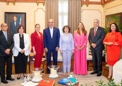 Presidente Abinader recibe a la presidenta del Gobierno de las Islas Baleares en visita de cortesía