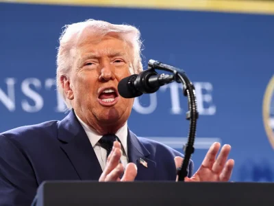 Trump ordenará ataques contra infraestructuras energéticas de Irán si no abren Estrecho de Ormuz