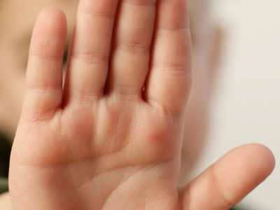 Maestra maltrato a niña en preescolar de Santo Domingo Este y video causa indignación