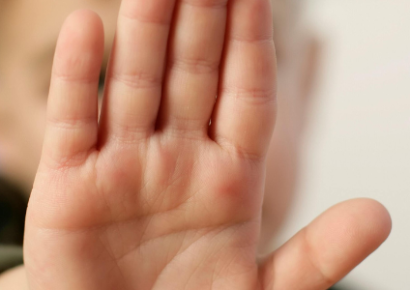 Maestra maltrato a niña en preescolar de Santo Domingo Este y video causa indignación