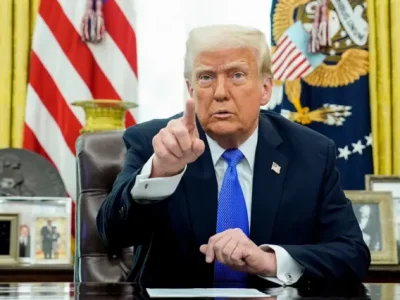 Trump anuncia suspensión temporal de sanciones petroleras para contener el alza del crudo