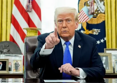 Trump anuncia suspensión temporal de sanciones petroleras para contener el alza del crudo