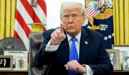 Trump anuncia suspensión temporal de sanciones petroleras para contener el alza del crudo