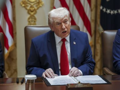 Trump flexibiliza sanciones para que empresas de EE.UU. inviertan en el sector minero venezolano, especialmente en la explotación de oro