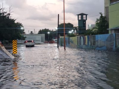 Fuertes lluvias provocan ligeras inundaciones en el Gran Santo Domingo