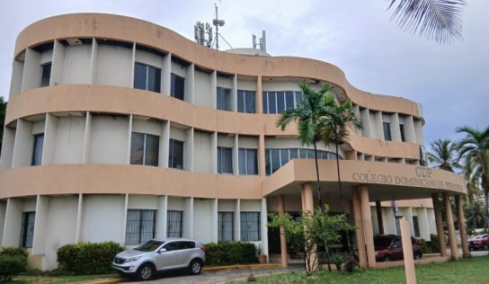 Colegio Dominicano de Periodistas exige sanciones contra agente policial que amenazó a reporteros
