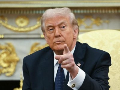 Trump dice mantener diálogo con un alto funcionario iraní, pero no con Mojtaba Jameneí