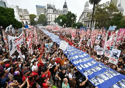 Argentina recuerda 50 años del golpe militar con marchas por memoria, verdad y justicia