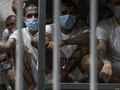 ONU pide a El Salvador revisar cadena perpetua para menores por violar derechos de la niñez