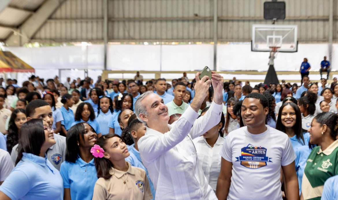 Presidente Abinader encabeza actividades educativas este sábado